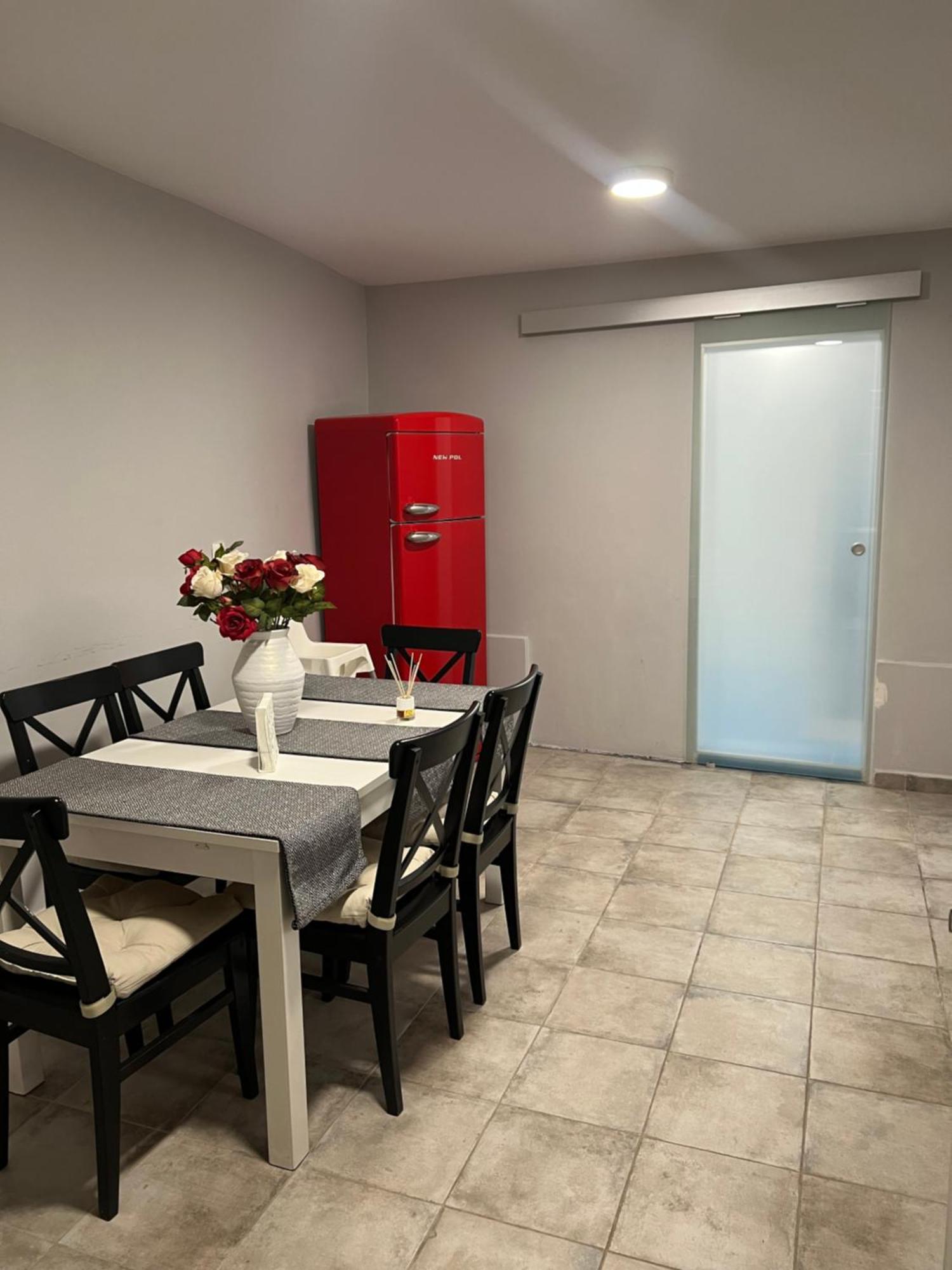 Encantador Y Acogedor Alojamiento Con Piscina 蒙塞拉特 外观 照片